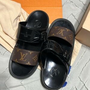 LOUIS VUITTON SANDALS